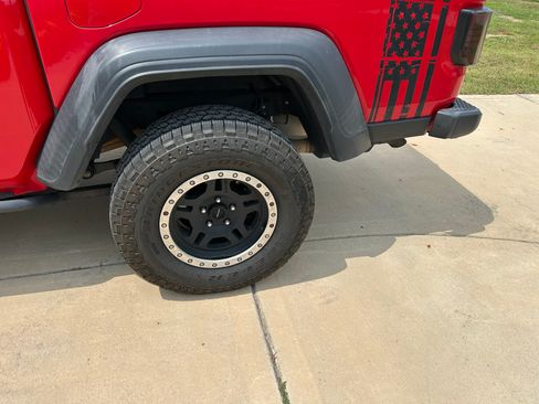 Used 2020 Jeep Gladiator Sport w/ Quick Order Package 24S AWD/4WD image 24