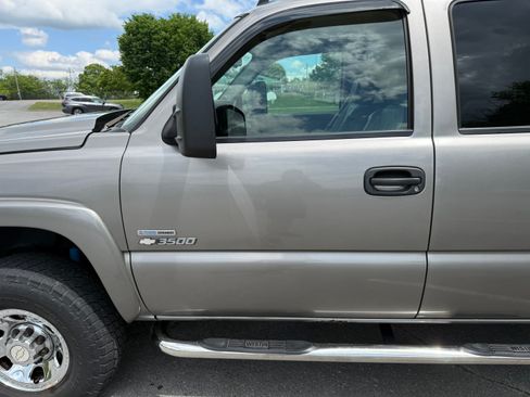 Used 2007 Chevrolet Silverado 3500 LT w/ Heavy-Duty Power Package AWD/4WD image 2