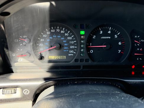 Used 2002 Toyota Land Cruiser AWD/4WD image 8