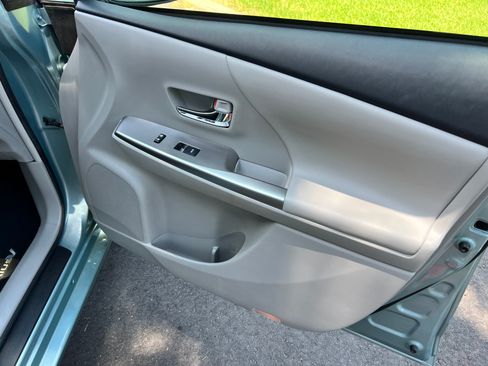 Used 2015 Toyota Prius V Four FWD image 19