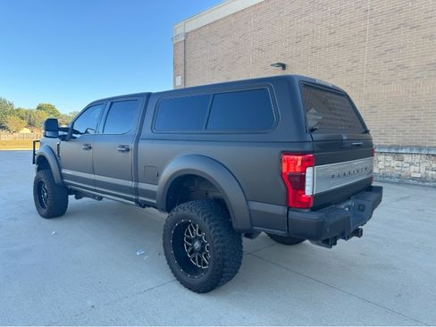 Used 2019 Ford F250 Platinum w/ Platinum Ultimate Package image 4