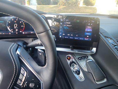 Used 2024 Chevrolet Corvette Stingray Premium Conv w/ Z51 Performance Package image 5