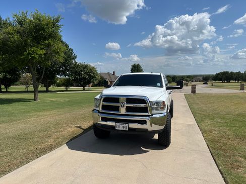 Used 2018 RAM 2500 Tradesman w/ Chrome Appearance Group AWD/4WD image 4