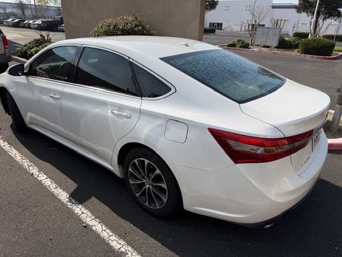 Used 2016 Toyota Avalon XLE image 2