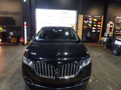 Used 2013 Lincoln MKX FWD image 6