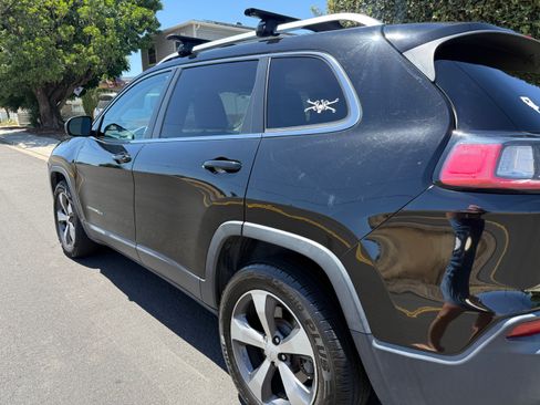 Used 2019 Jeep Cherokee Limited AWD/4WD image 14