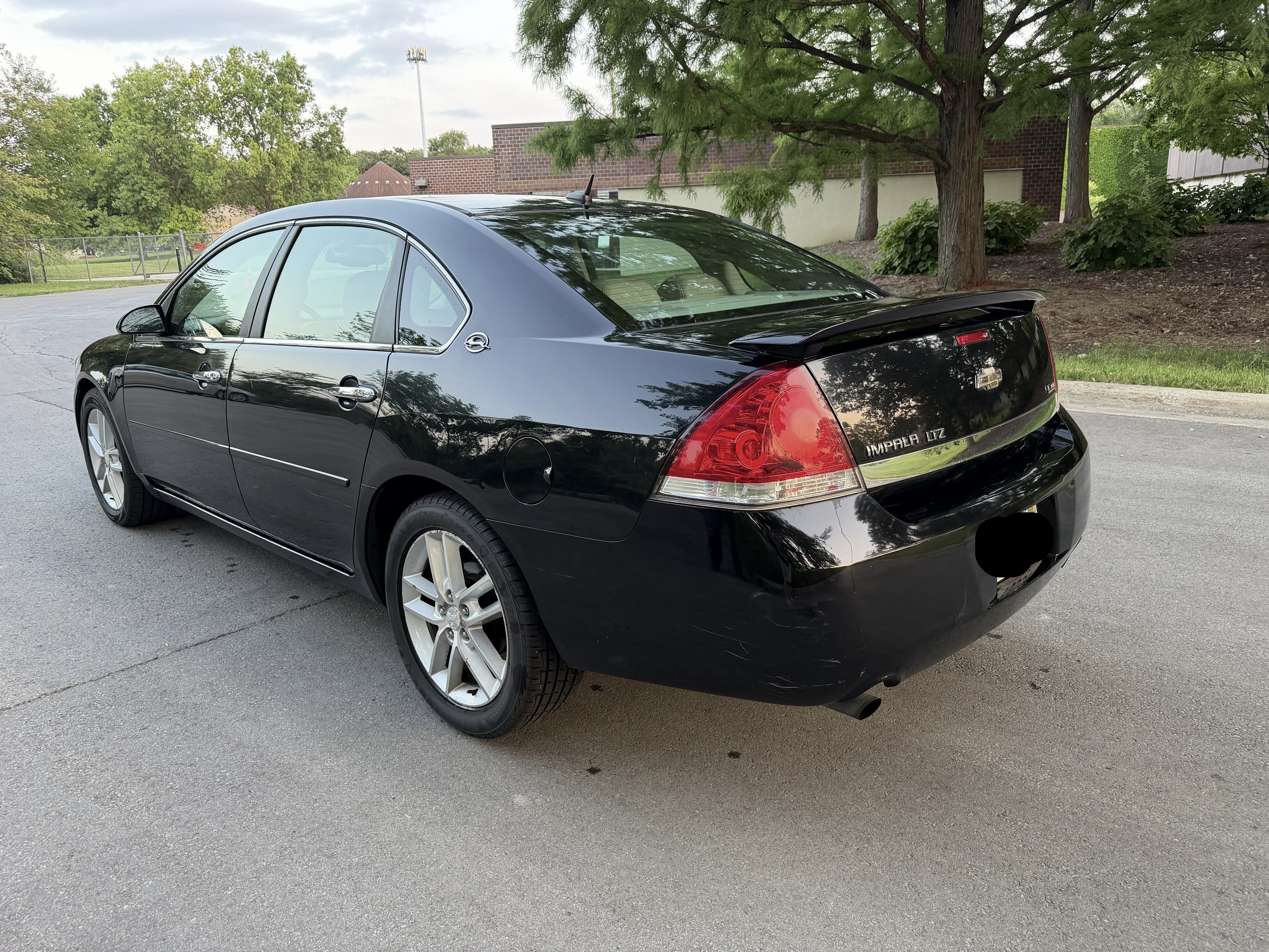 Used 2008 Chevrolet Impala LTZ FWD image 6
