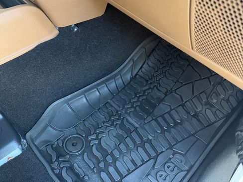 Used 2017 Jeep Wrangler Unlimited Sahara w/ Connectivity Group image 8