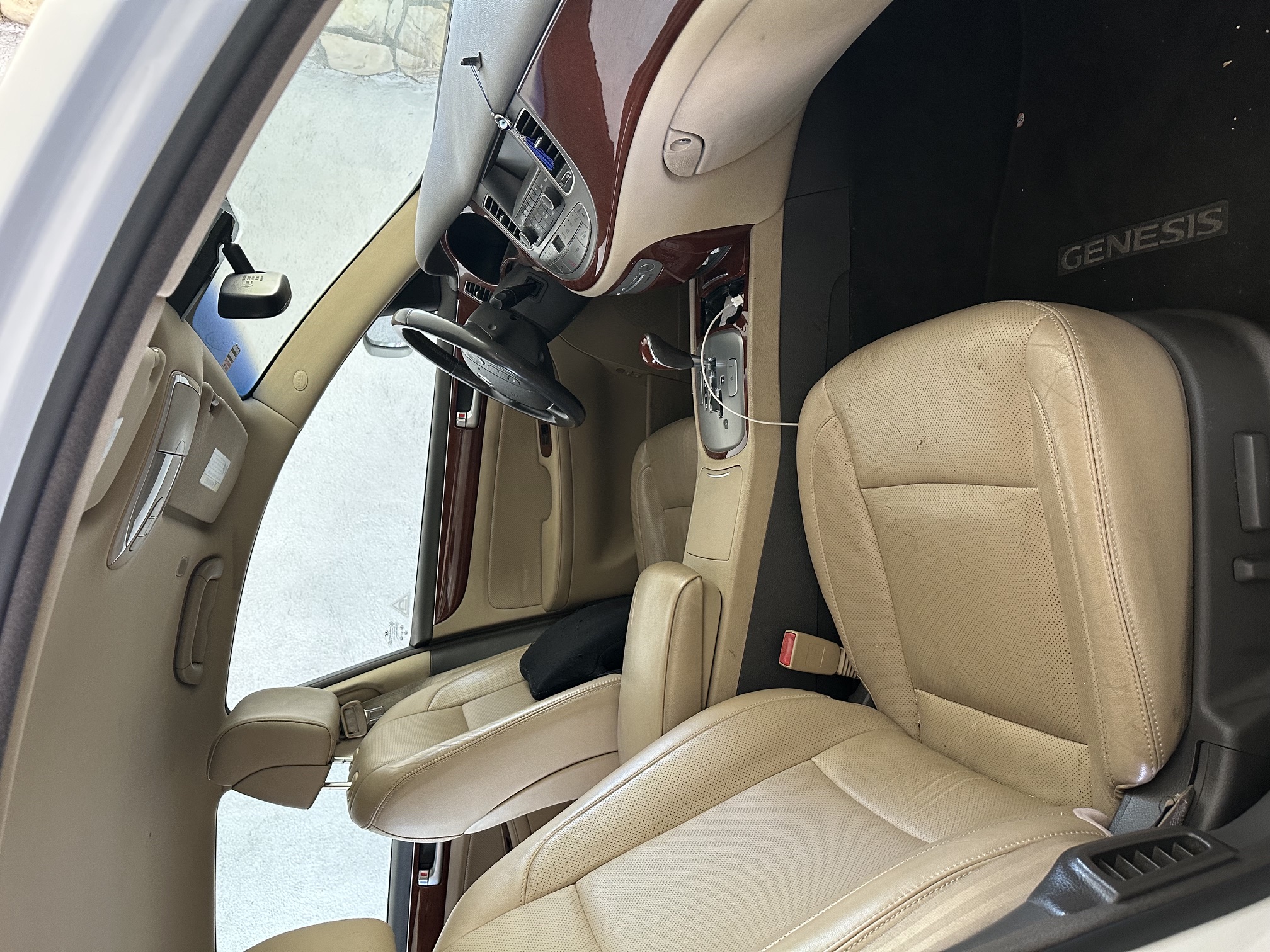 Used 2012 Hyundai Genesis 3.8 RWD image 9