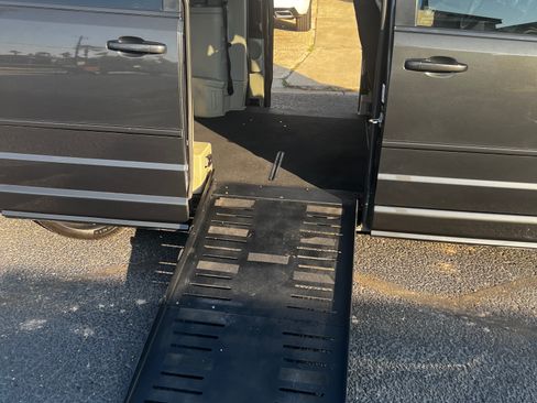 Used 2011 Dodge Grand Caravan Mainstreet w/ PWR Convenience Group image 23