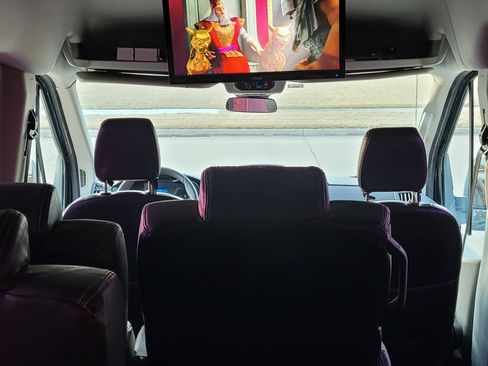 Used 2018 Ford Transit 350 XLT image 10