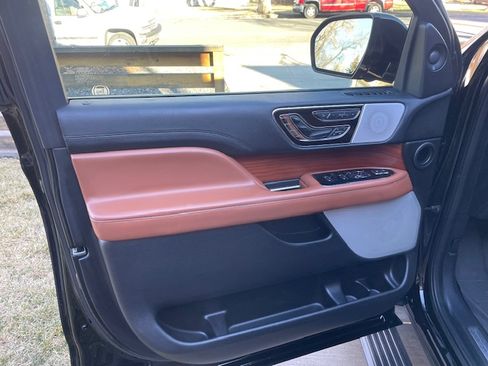 Used 2018 Lincoln Navigator Reserve w/ Technology Package image 10