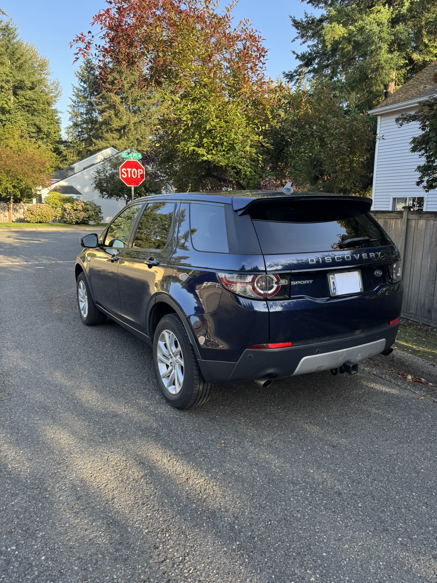 Used 2016 Land Rover Discovery Sport HSE AWD/4WD image 2