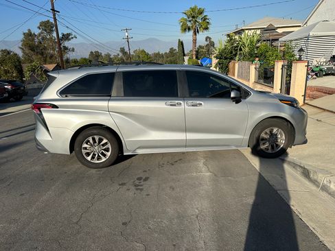Used 2022 Toyota Sienna LE image 7