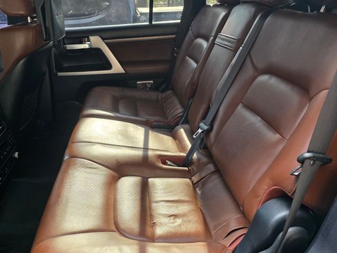 Used 2018 Toyota Land Cruiser Sport Utility 4D w/ Four Season Floor Mat Package image 21