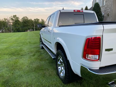 Used 2015 RAM 1500 Laramie w/ Convenience Group AWD/4WD image 4