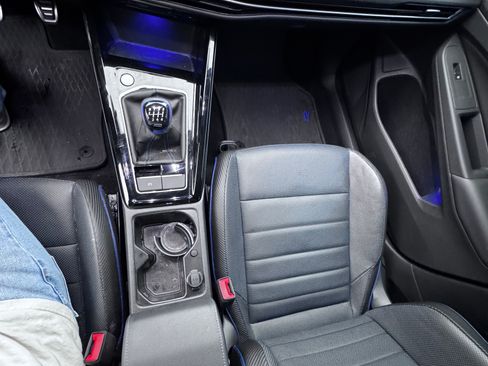 Used 2024 Volkswagen Golf R image 27