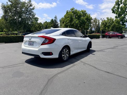 Used 2018 Honda Civic EX image 4