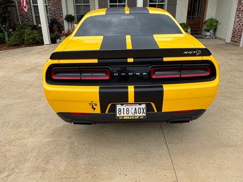 Used 2017 Dodge Challenger SRT Hellcat RWD image 6