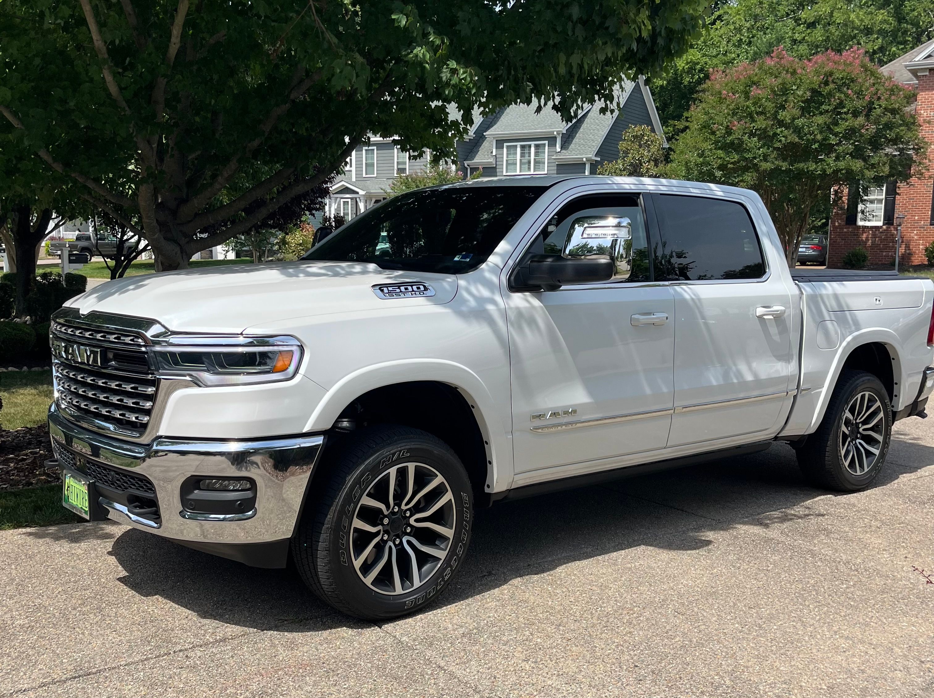 Used 2025 RAM 1500 Limited AWD/4WD image 1