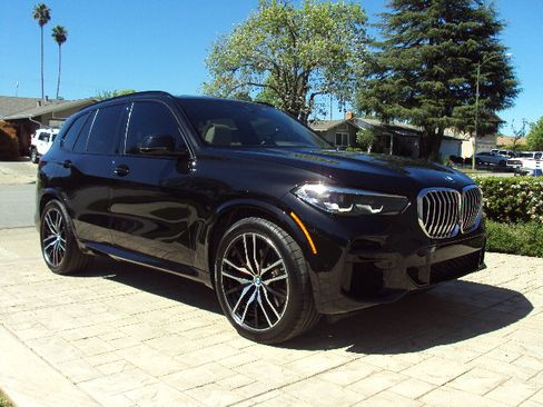 Used 2022 BMW X5 xDrive40i w/ M Sport Package image 6