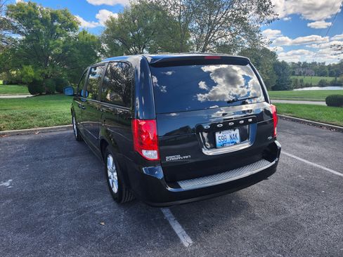 Used 2012 Dodge Grand Caravan R/T w/ Driver Convenience Group image 9