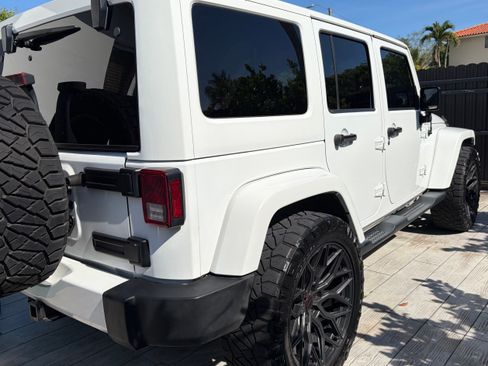 Used 2014 Jeep Wrangler Unlimited Sahara w/ Max Tow Package AWD/4WD image 8