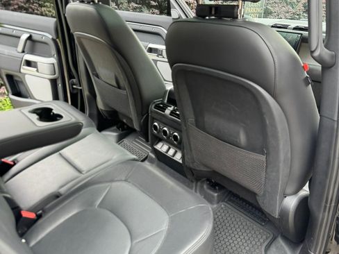 Used 2023 Land Rover Defender 130 X-Dynamic SE image 21