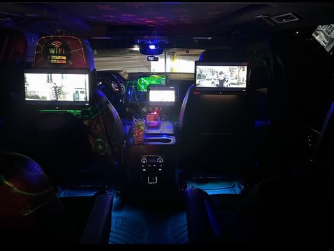 Used 2023 Chevrolet Suburban Premier image 14