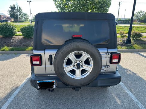 Used 2018 Jeep Wrangler Unlimited Sport S AWD/4WD image 10