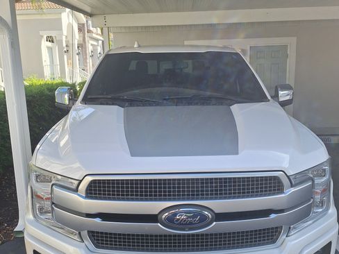 Used 2019 Ford F150 Platinum w/ Equipment Group 701A Luxury AWD/4WD image 2