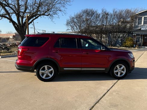 Used 2018 Ford Explorer XLT w/ Equipment Group 201A image 1