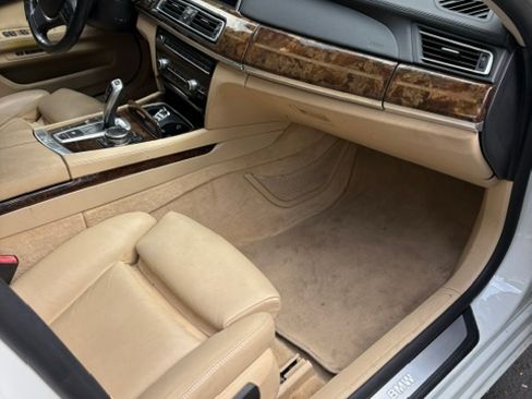 Used 2015 BMW 750Li RWD image 23