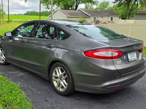 Used 2013 Ford Fusion SE FWD image 4