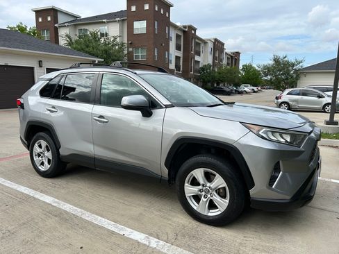 Used 2019 Toyota RAV4 XLE w/ Convenience Package image 9