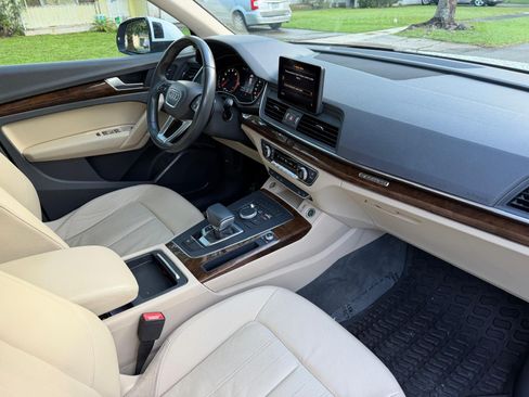 Used 2019 Audi Q5 2.0T Premium w/ Convenience Package AWD/4WD image 18