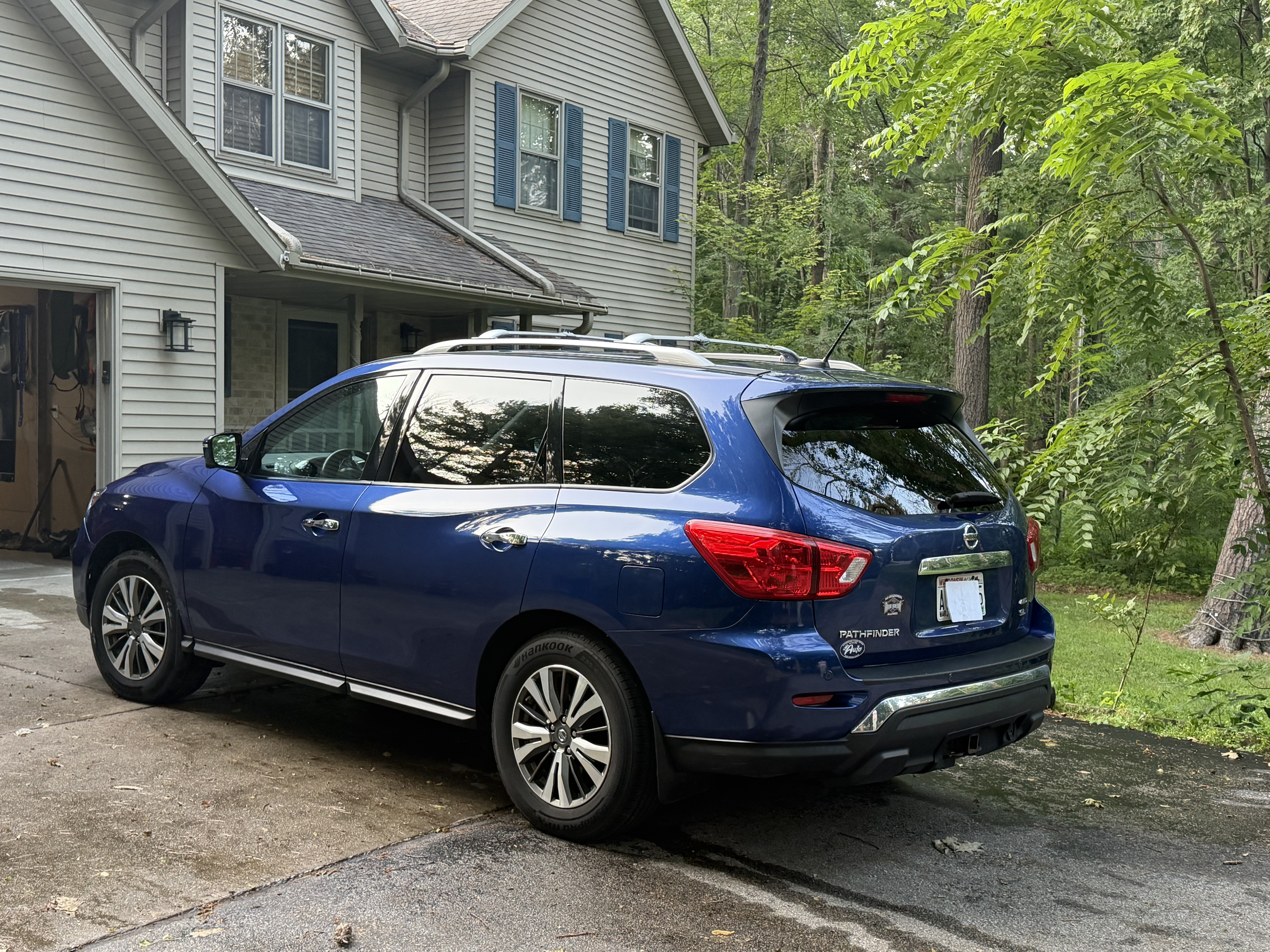 Used 2017 Nissan Pathfinder SL w/ SL Premium Package AWD/4WD image 5