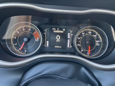 Used 2018 Jeep Cherokee Latitude w/ Altitude Package AWD/4WD image 16