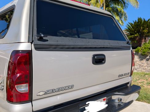 Used 2005 Chevrolet Silverado 2500 LT w/ Heavy-Duty Power Package image 6