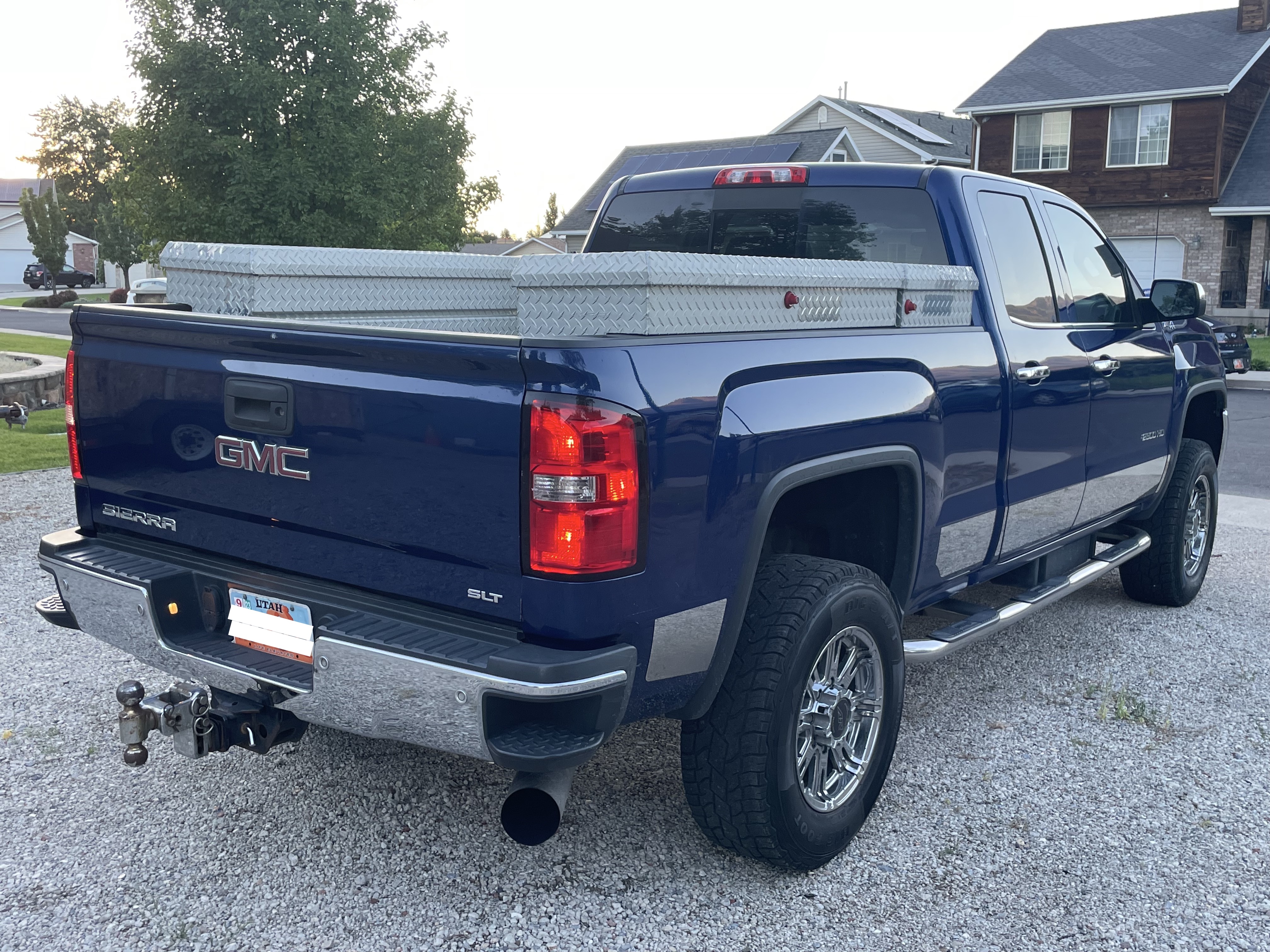 Used 2015 GMC Sierra 2500 SLT w/ Driver Alert Package AWD/4WD image 8