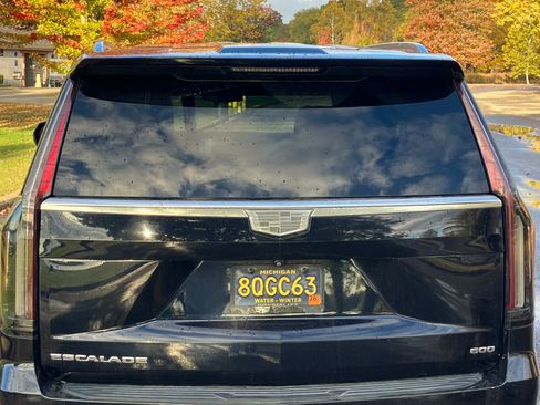 Used 2022 Cadillac Escalade Luxury w/ LPO, Floor Liner Package image 9