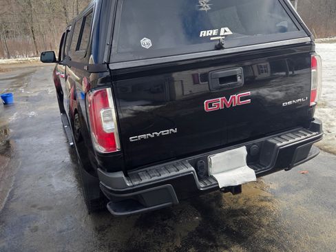 Used 2017 GMC Canyon Denali image 14