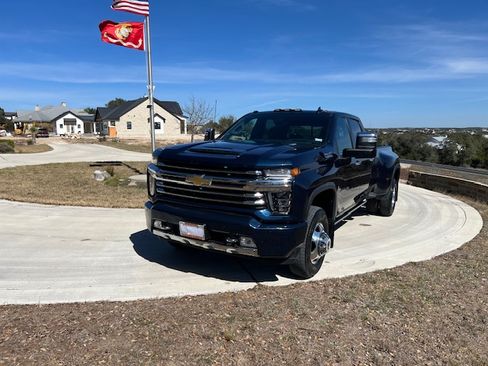 Used 2022 Chevrolet Silverado 3500 High Country w/ Technology Package image 4