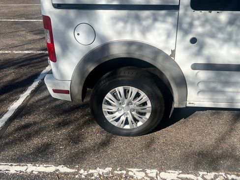 Used 2013 Ford Transit Connect XLT image 4