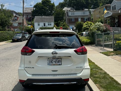 Used 2017 Nissan Rogue SV image 10