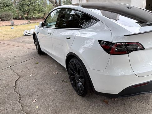 Used 2022 Tesla Model Y Performance image 13