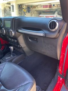 Used 2016 Jeep Wrangler Unlimited Sahara w/ Connectivity Group AWD/4WD image 9