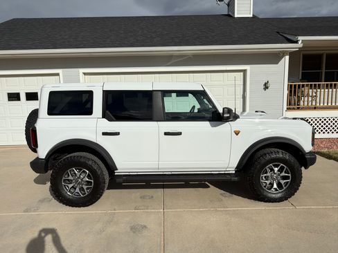 Used 2025 Ford Bronco Badlands image 4