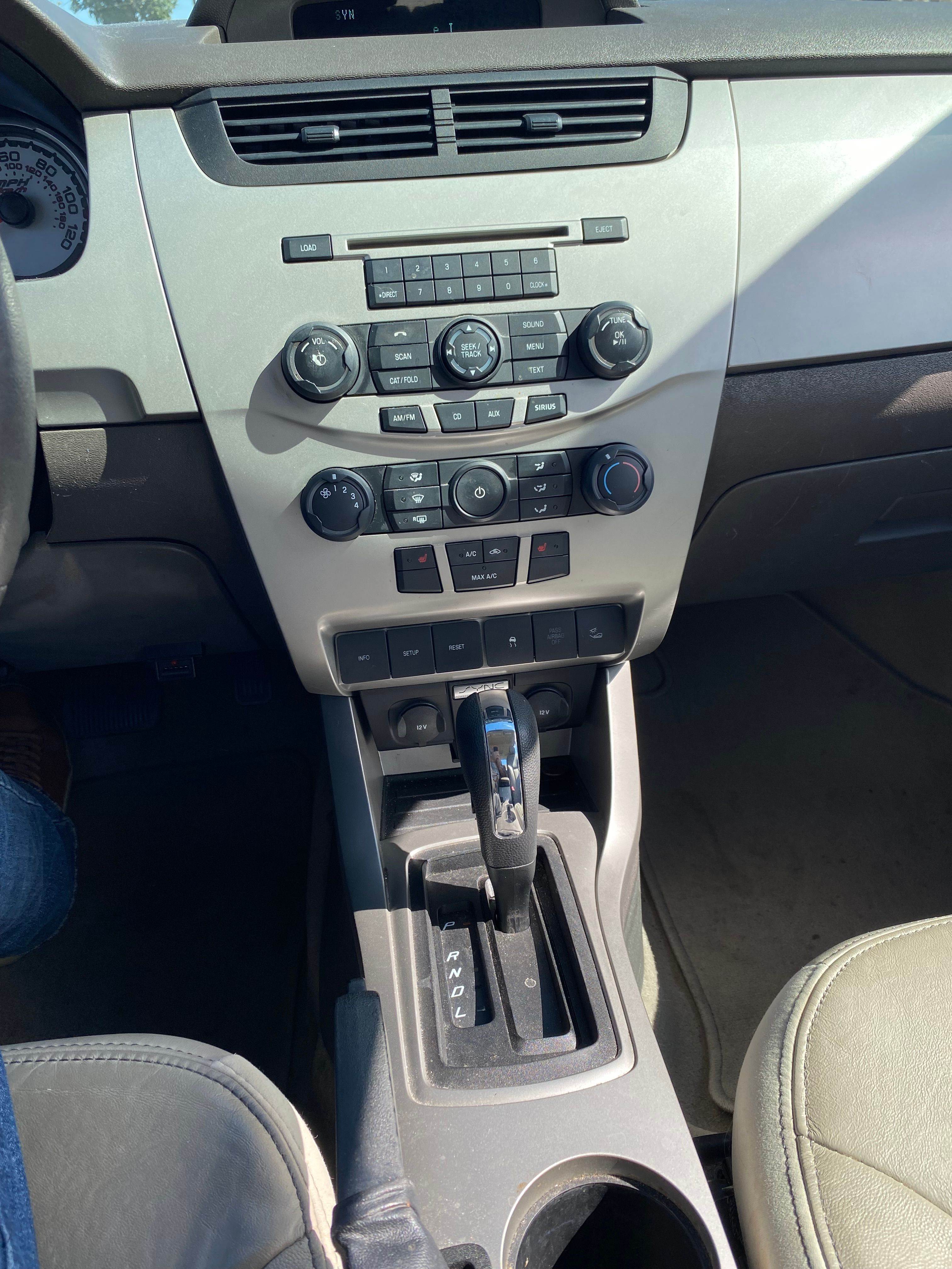 Used 2010 Ford Focus SEL FWD image 6