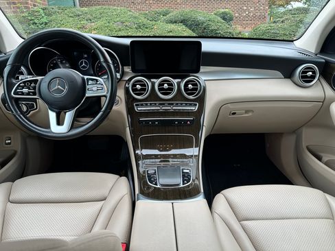 Used 2021 Mercedes-Benz GLC 300 image 2